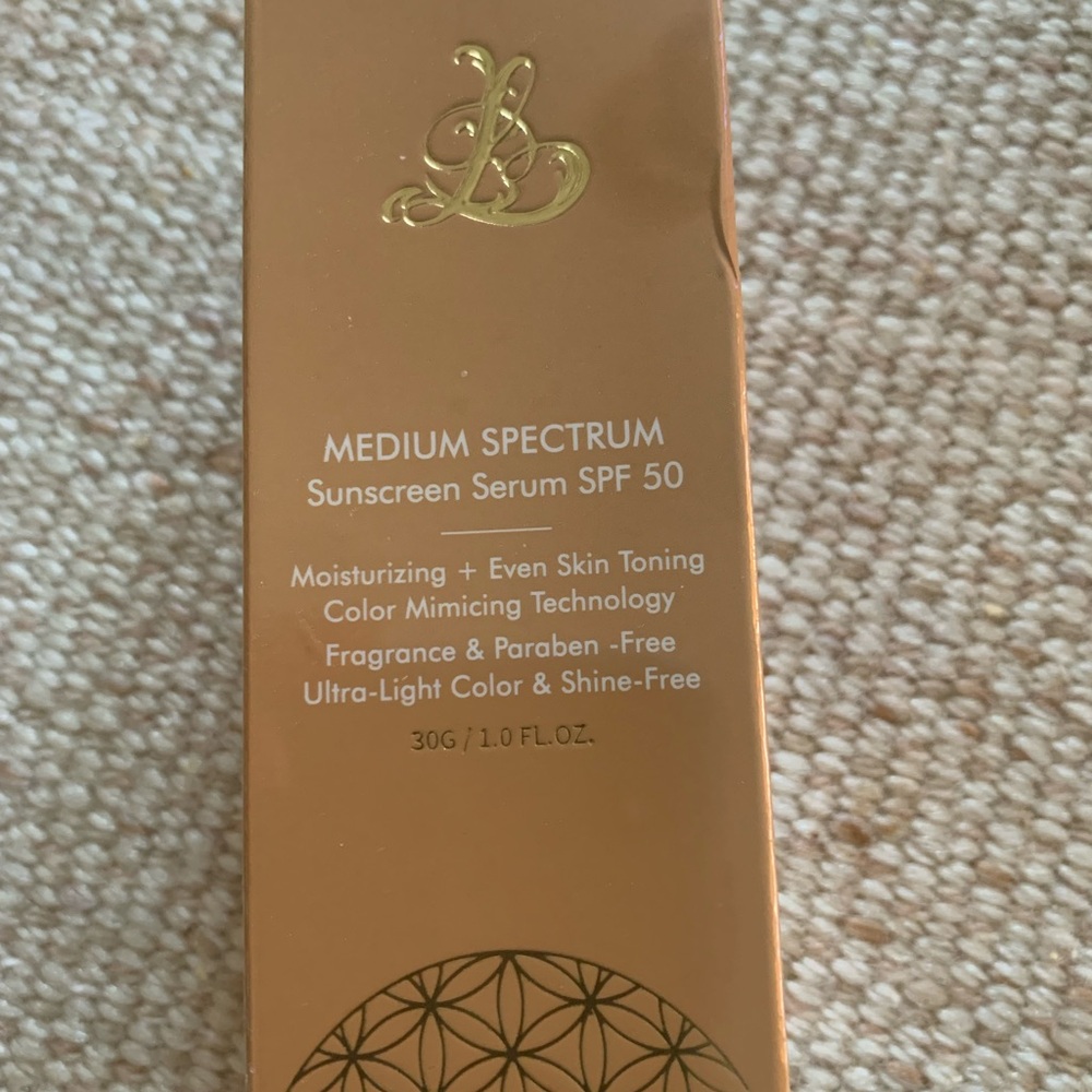 Medium Spectrum Sunscreen Serum SPF 50 - Gold